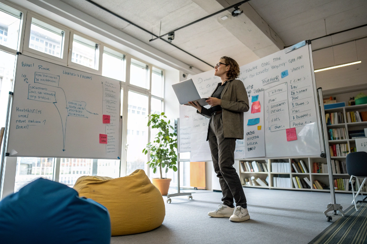 How to Bootstrap Your Startup and Succeed Without Investors ?