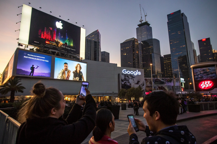 How Tech Is Shaping Today�s Pop Culture?